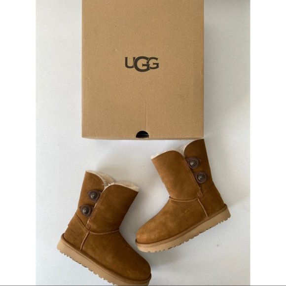NIB UGG MARCIELLA BUTTON CLASSIC SHORTS BOOTS CHESTNUT 10 - Picture 11 of 11